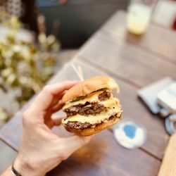 The Win-Dow - Hollywood - Quadruple Cheeseburger