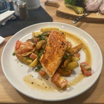 s' Wirtshaus - Salmon with tomatoes and potatoes - Bavarian Near Me - Oberammergau, BY s' Wirtshaus - Salmon with tomatoes and potatoes - Bavarian Near Me - Oberammergau, BY