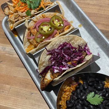 Comida - Three taco platter with rice and beans - Mexican Near Me - Evanston, Illinois