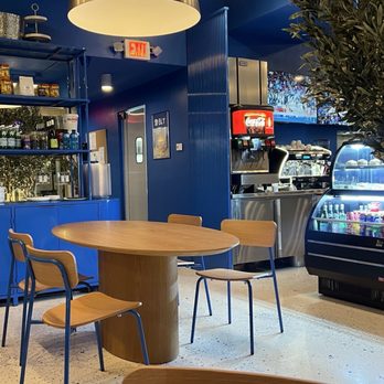 Redondos - Inside - Breakfast & Brunch Near Me - Miami, Florida