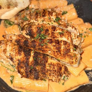 Winsome Prime - Pasta with blackened chicken - Steakhouses Near Me - Houston, Texas Winsome Prime - Pasta with blackened chicken - Steakhouses Near Me - Houston, Texas