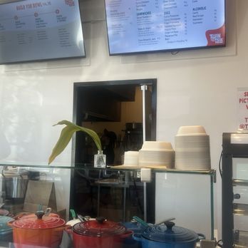 Twin Isle - Order at counter - Caribbean Near Me - Austin, Texas