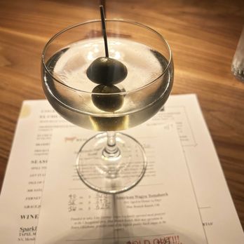 El Che Steakhouse & Bar - This is what a "Dirty Martini" looks like - Argentine Near Me - Chicago, Illinois