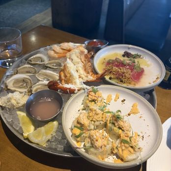 Earls Kitchen + Bar - Seafood platter - Canadian (New) Near Me - Vancouver, British Columbia