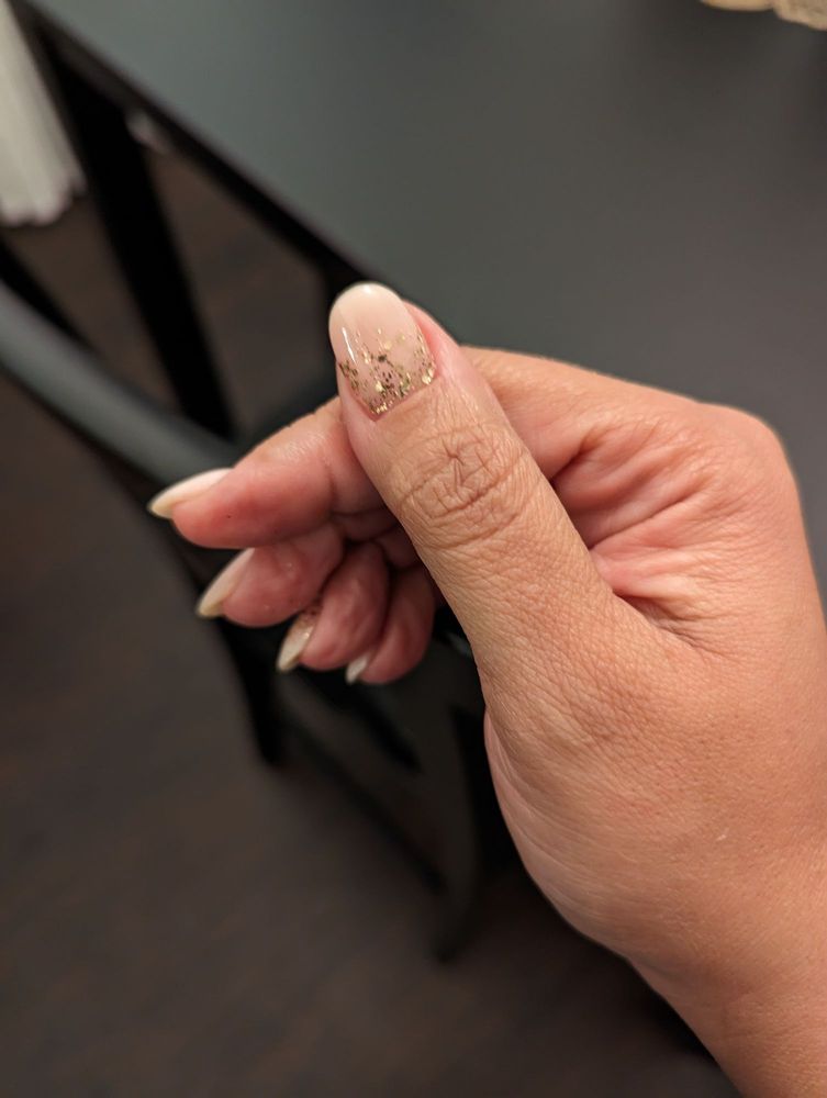 Irene’S nails Logo