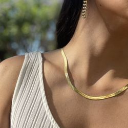 Bellasol Jewelry - Earrings and necklace