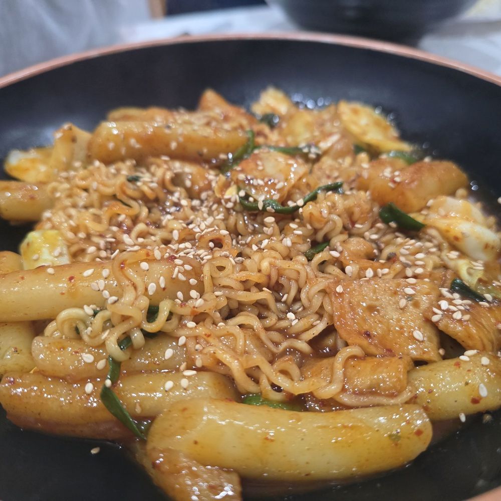 92 Chicken - Rice cakes with ramen! Mmmmn - Korean Near Me - Garden Grove, California 92 Chicken - Rice cakes with ramen! Mmmmn - Korean Near Me - Garden Grove, California