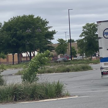 CMX Fallschase - Cutting costs by not landscaping the exterior. Semis taking up the parking lot. - Cinema Near Me - Tallahassee, Florida