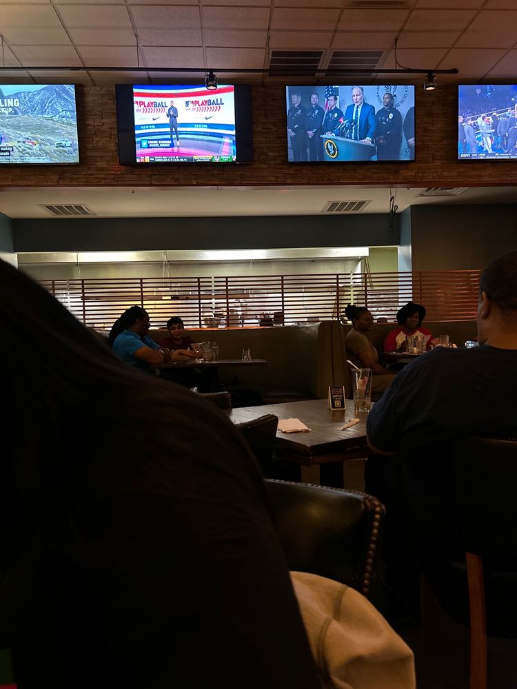 Bar Louie – Pleasant Ridge Town Center