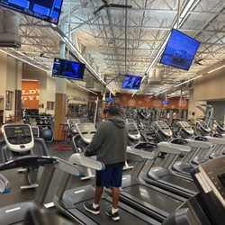 Gold's Gym - Gym