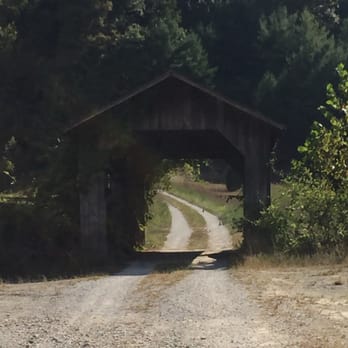 Mountain Laurel Lake - Covered bridge - Hotels Near Me - Harned, Kentucky