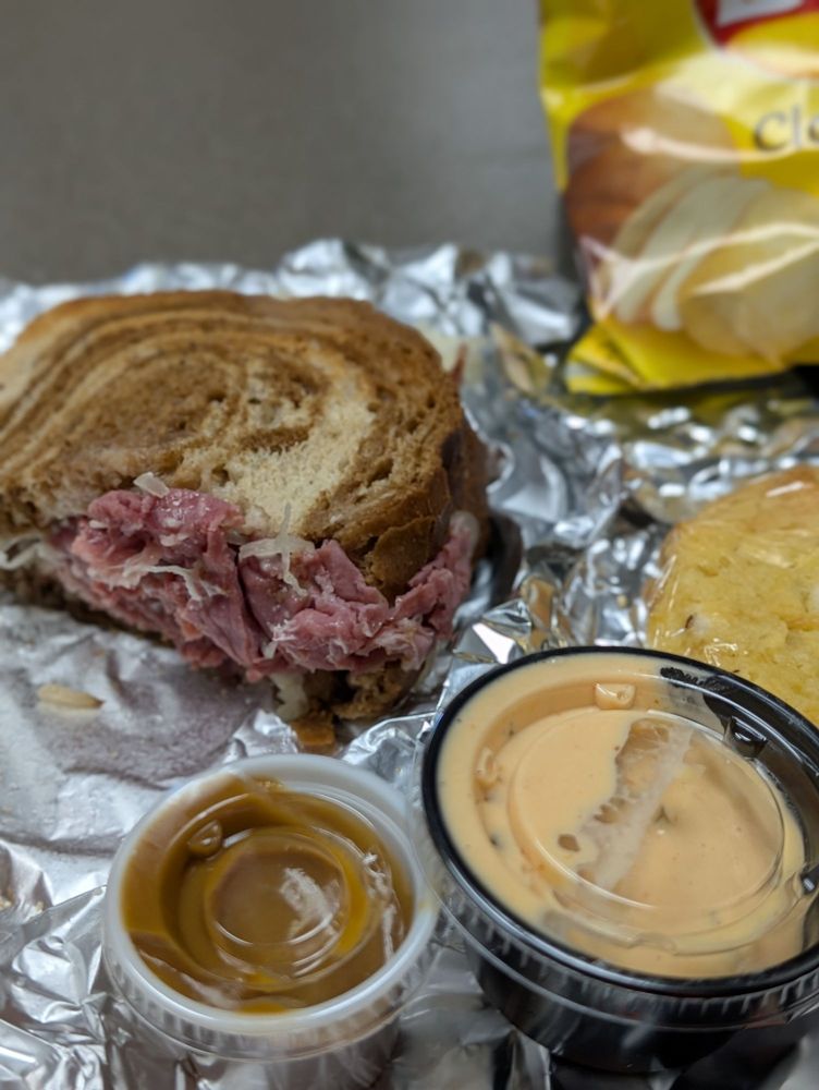 Lisa's Sandwich Den