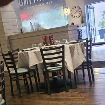 Fin & Fino - Inside view of table seating - Seafood Near Me - Charlotte, North Carolina