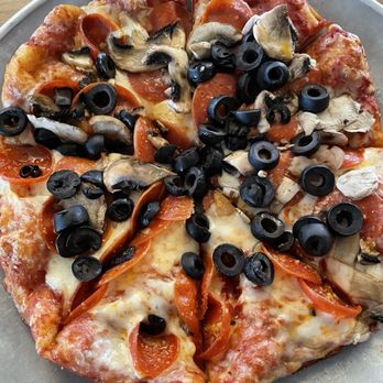 The Original Padington’s Pizza - Pepperoni, black olive and fresh mushroom - Pizza Near Me - Salem, Oregon