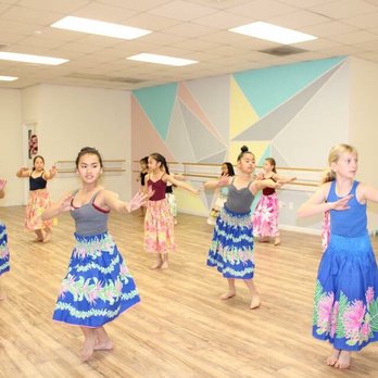 En Pointe Dance Studio - Hula lessons every Saturday - Dance Studios Near Me - Tracy, California En Pointe Dance Studio - Hula lessons every Saturday - Dance Studios Near Me - Tracy, California