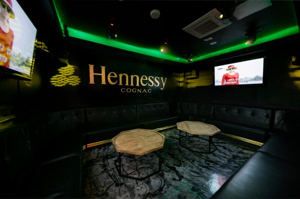 Pandora Karaoke & Bar by null