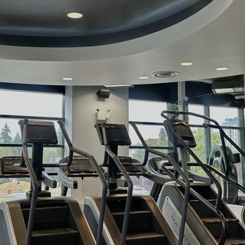 Golds Gym - Gyms Near Me - Vancouver, British Columbia Golds Gym - Gyms Near Me - Vancouver, British Columbia