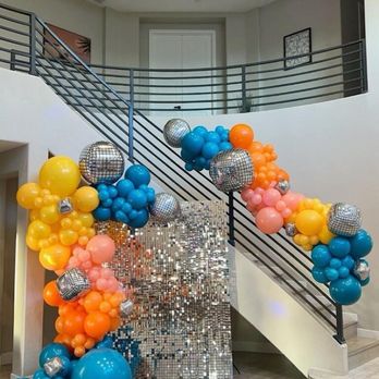 Balloons With A Twist - Backdrop and garland - Face Painting Near Me
