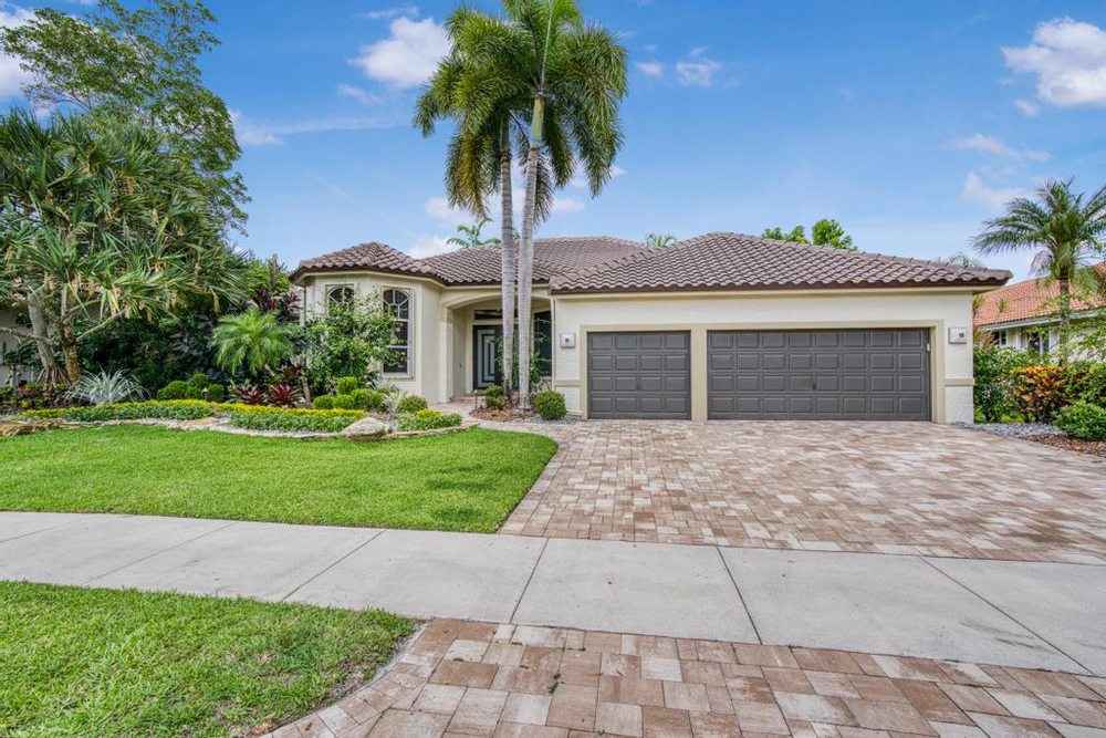 THE SAN MARTIN GROUP Updated August 2024 20 Photos 104 SE 8th Ave