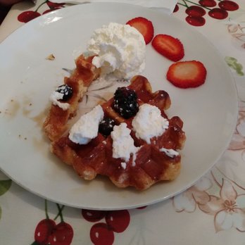 Papi's Pies - Waffle with whipped cream, strawberries and blackberries. - Desserts Near Me - Round Rock, Texas Papi's Pies - Waffle with whipped cream, strawberries and blackberries. - Desserts Near Me - Round Rock, Texas