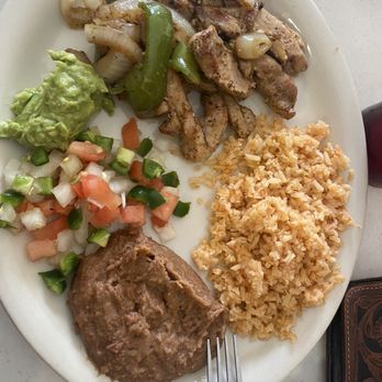 Rosita's Restaurant - Chicken fajita plate - Mexican Near Me - Carrizo Springs, Texas Rosita's Restaurant - Chicken fajita plate - Mexican Near Me - Carrizo Springs, Texas