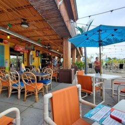 Bobbers Island Grill - Outdoor dining area