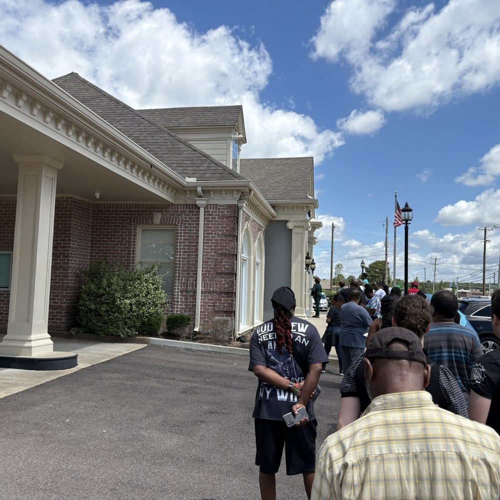 Shelby County Clerk Office - fellow citizens waiting in line, just to make entry into the building - Departments of Motor Vehicles Near Me - Memphis, Tennessee Shelby County Clerk Office - fellow citizens waiting in line, just to make entry into the building - Departments of Motor Vehicles Near Me - Memphis, Tennessee