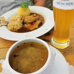 Alte Zollwache - Leberknödelsuppe und Schweinsbraten
