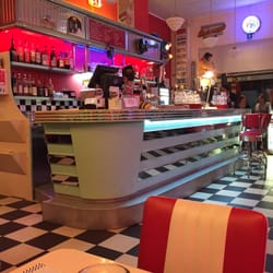 Hot Road 50's - Tutto il locale è in stile Americano anni 50. Molto bello.