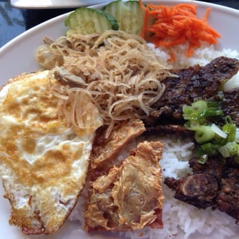 Nha Trang - Grilled chicken & spring rolls vermicelli bowls..(you can get chicken, beef or shrimp) - Vietnamese Near Me - Calgary, Alberta Nha Trang - Grilled chicken & spring rolls vermicelli bowls..(you can get chicken, beef or shrimp) - Vietnamese Near Me - Calgary, Alberta