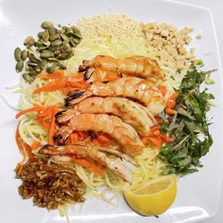 Papaya salad with shrimp