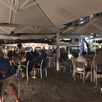 The Beach Bar - Patio - Bars Near Me - Honolulu, Hawaii