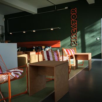 Kulturvolk | Freie Volksbühne Berlin e.V. - Unser Foyer lädt mit der Piscator Lounge vor und nach unseren Veranstaltungen zum Verweilen ein. - Performing Arts Near Me - Berlin, BE Kulturvolk | Freie Volksbühne Berlin e.V. - Unser Foyer lädt mit der Piscator Lounge vor und nach unseren Veranstaltungen zum Verweilen ein. - Performing Arts Near Me - Berlin, BE
