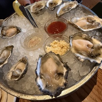 Pinyon - Oysters - Mediterranean Near Me - Scottsdale, Arizona