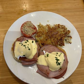 Early Bird - Traditional Eggs Benedict - New American Near Me - Fullerton, California