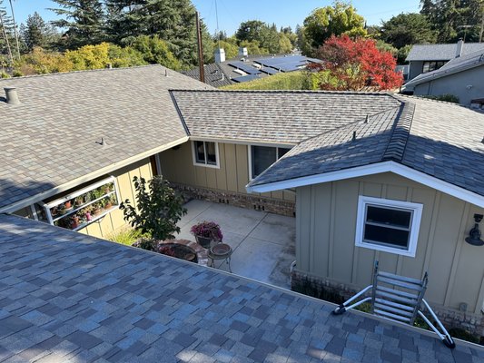 Complete Roofing & Construction Logo