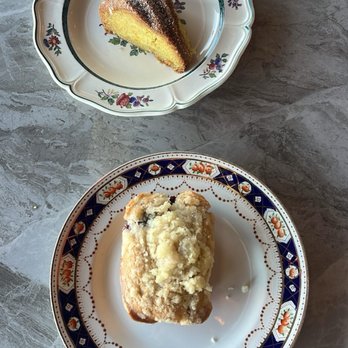 Mangiafoglie - Blueberry pastry and olive oil pastry - Pizza Near Me - Long Beach, California Mangiafoglie - Blueberry pastry and olive oil pastry - Pizza Near Me - Long Beach, California
