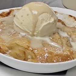 Poogan's Southern Kitchen - Cobbler and ice cream