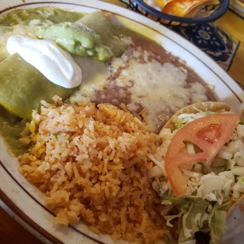 Rodolfo's - The house special.. green chile chicken enchilada, asada taco, rice, beans, chips, salsa guacamole and sour cream! #nomnomnomz - Mexican Near Me - Selma, California Rodolfo's - The house special.. green chile chicken enchilada, asada taco, rice, beans, chips, salsa guacamole and sour cream! #nomnomnomz - Mexican Near Me - Selma, California