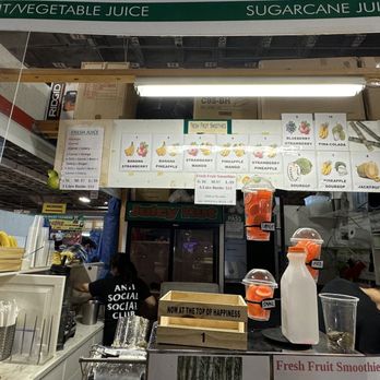 Downsview Park Merchants Market - Juicy Hut - More expensive than the other juice store in the flea market - Farmers Market Near Me - North York, Ontario