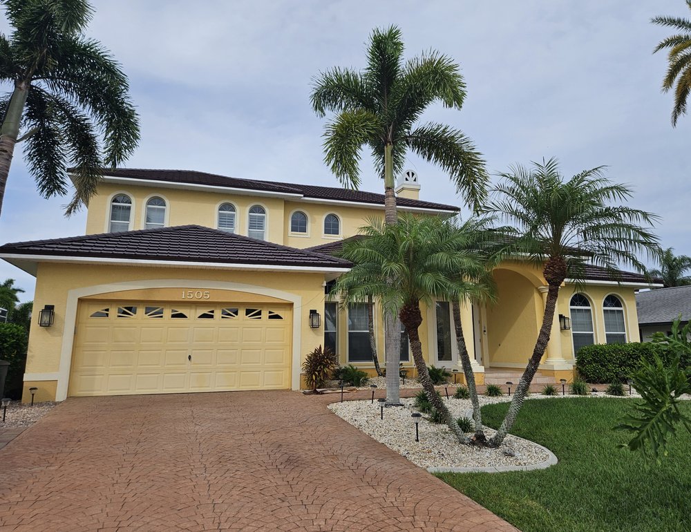 Slide of Expert Roofing Services