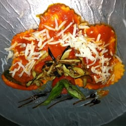 Il Mulino di Alcantara - Cappellacci provola e melanzane con pomodoro fresco e cacio ricotta