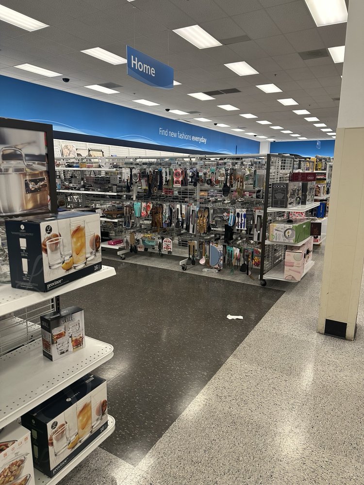 Ross Dress for Less Logo