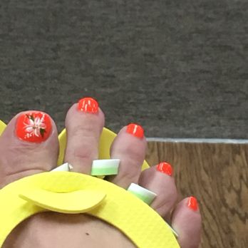 CM Nails Salon - Lee Lee is the best flower artist!  She always does a great job on my pedicure. - Nail Salons Near Me - Aurora, Colorado