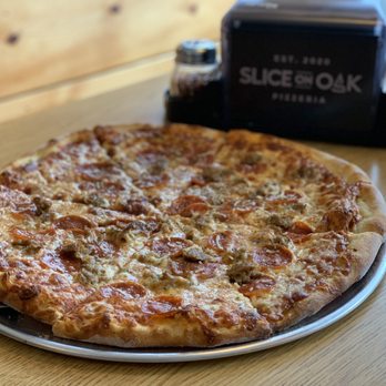 Slice On Oak - Pizza, Sausage and Pepperoni. Thin Crust. - Pizza Near Me - Brainerd, Minnesota