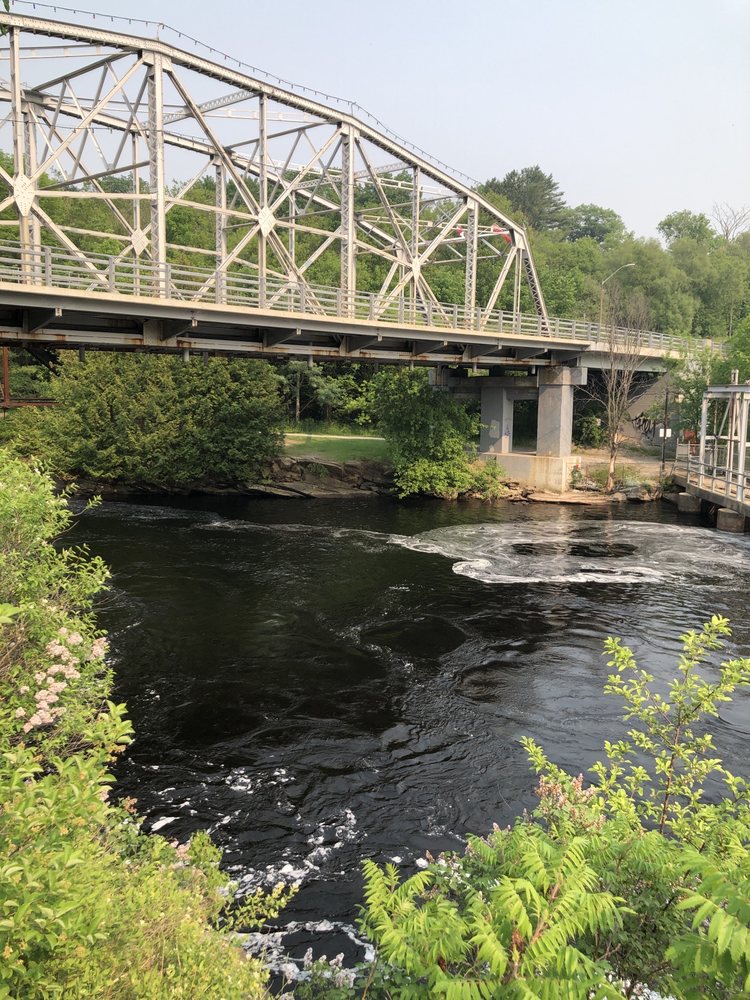 BRACEBRIDGE FALLS Updated August 2024 20 Photos 1 Manitoba Street