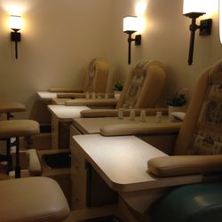 Thomas Salons