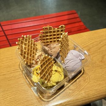 Salt & Straw - four scoop sampler - Ice Cream & Frozen Yogurt Near Me - Los Angeles, California Salt & Straw - four scoop sampler - Ice Cream & Frozen Yogurt Near Me - Los Angeles, California