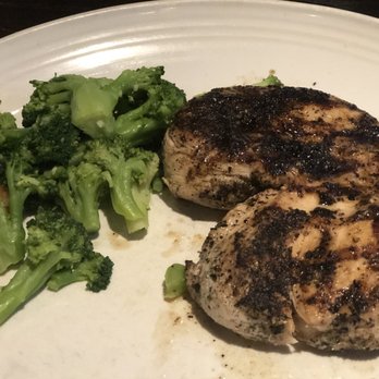 Carrabba's Italian Grill - Grilled tuscan chicken with sautéed broccoli - Italian Near Me - Columbus, Ohio