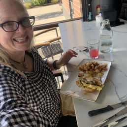 Gorgeous day, so I sat at the bar w/ the sun on my back & had the best sandwich of my life, not kidding! Maple Bacon Croissant Sandwich